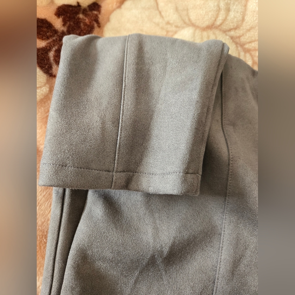 Women's Chico's Gray Suede Feel Pants Size 1R US 8R - Picture 2 of 6